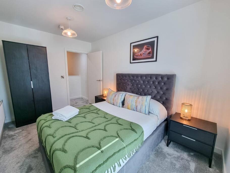 Luxury City Centre Townhouse With Parking Манчестер Экстерьер фото