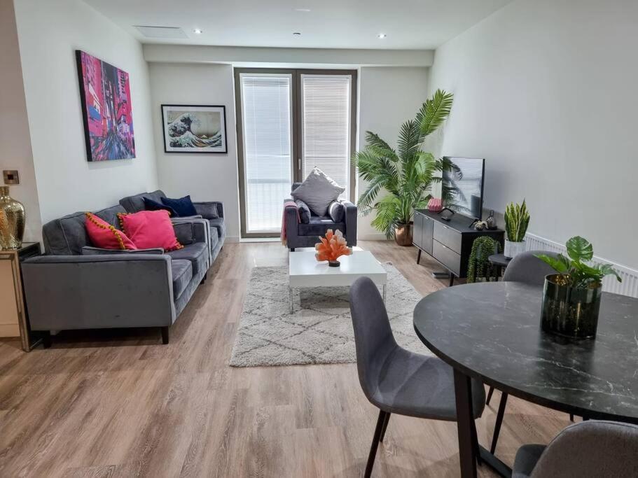 Luxury City Centre Townhouse With Parking Манчестер Экстерьер фото