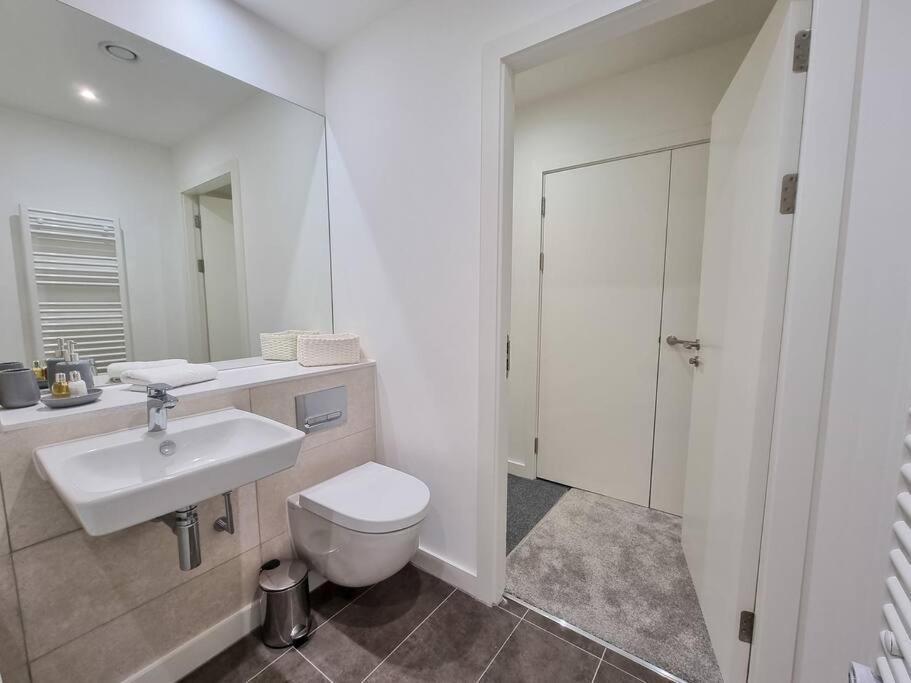Luxury City Centre Townhouse With Parking Манчестер Экстерьер фото
